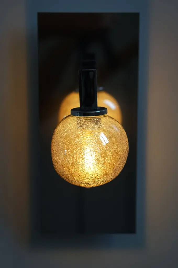 Applique bras miroir galet 05 Fuch Face SwitchOn.webp